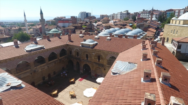 Amasya Merzifon Arastası geleneksel esnaf kültürünü sürdürüyor